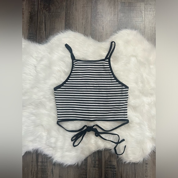 Forever 21 Tops - Forever 21 Crop Top